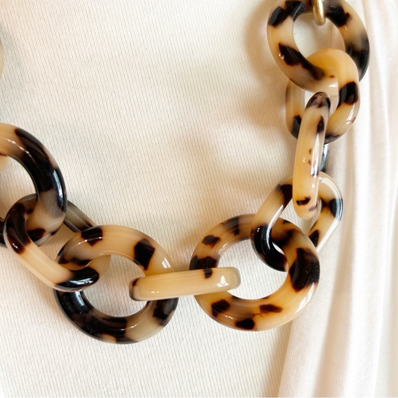 J. Crew Acrylic Tortoise Round Link Necklace Gold Tone - Picture 4 of 6